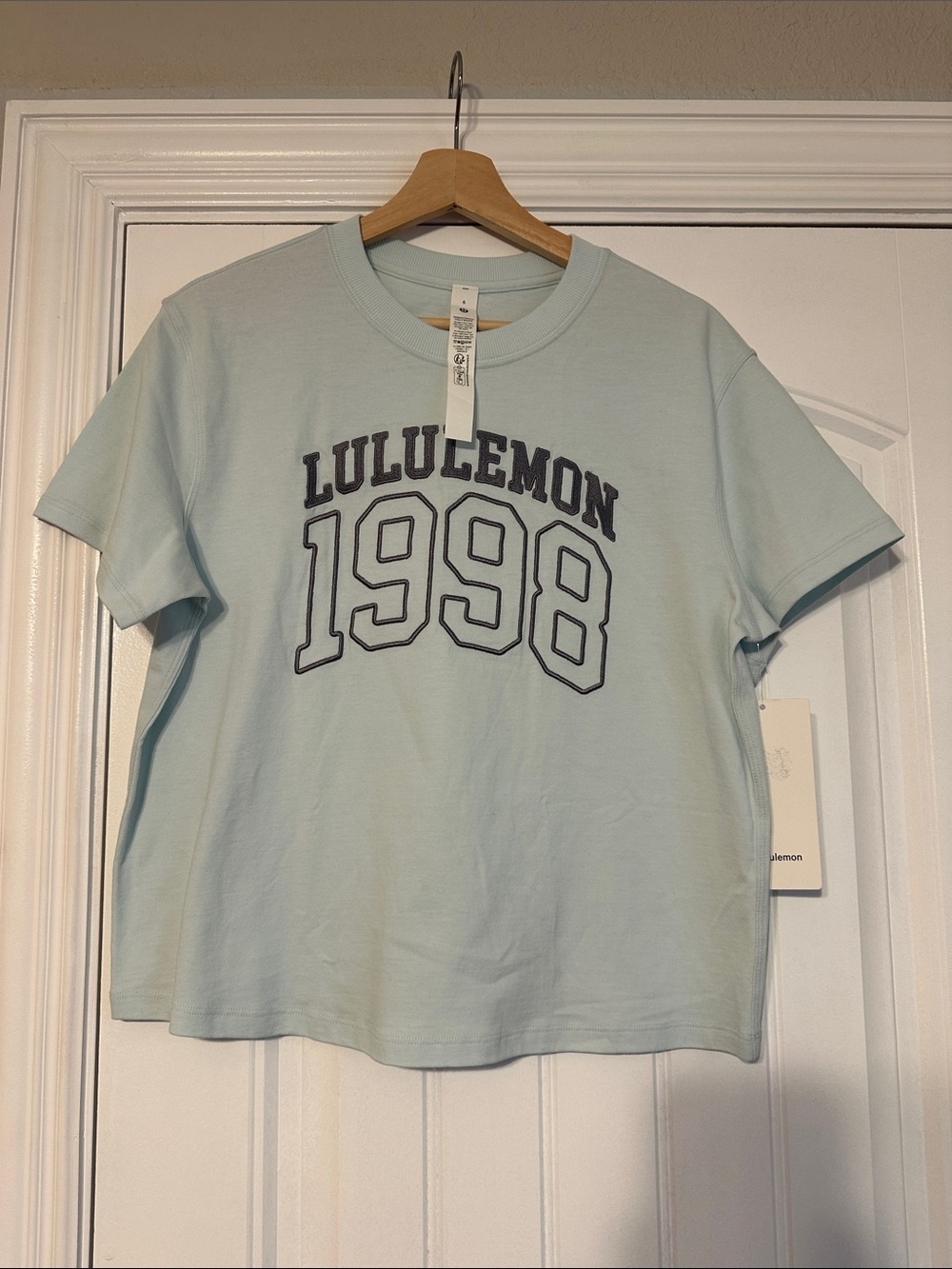 NWT Lululemon athletica Light embroidered Blue Short Sleeve Tee